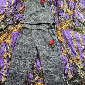 NWTS Women’s S/M Leo Poldo two piece top & Capri set